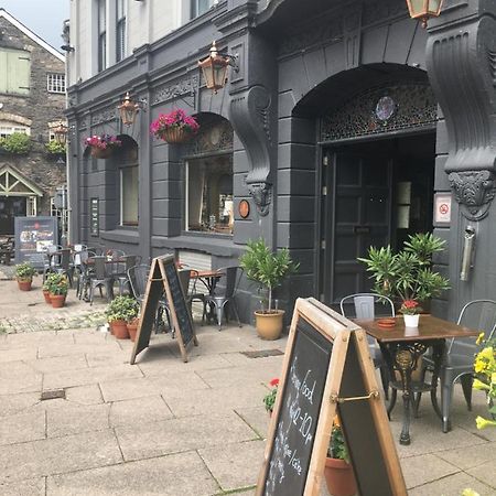 Kings Arms Hotel Ulverston Extérieur photo